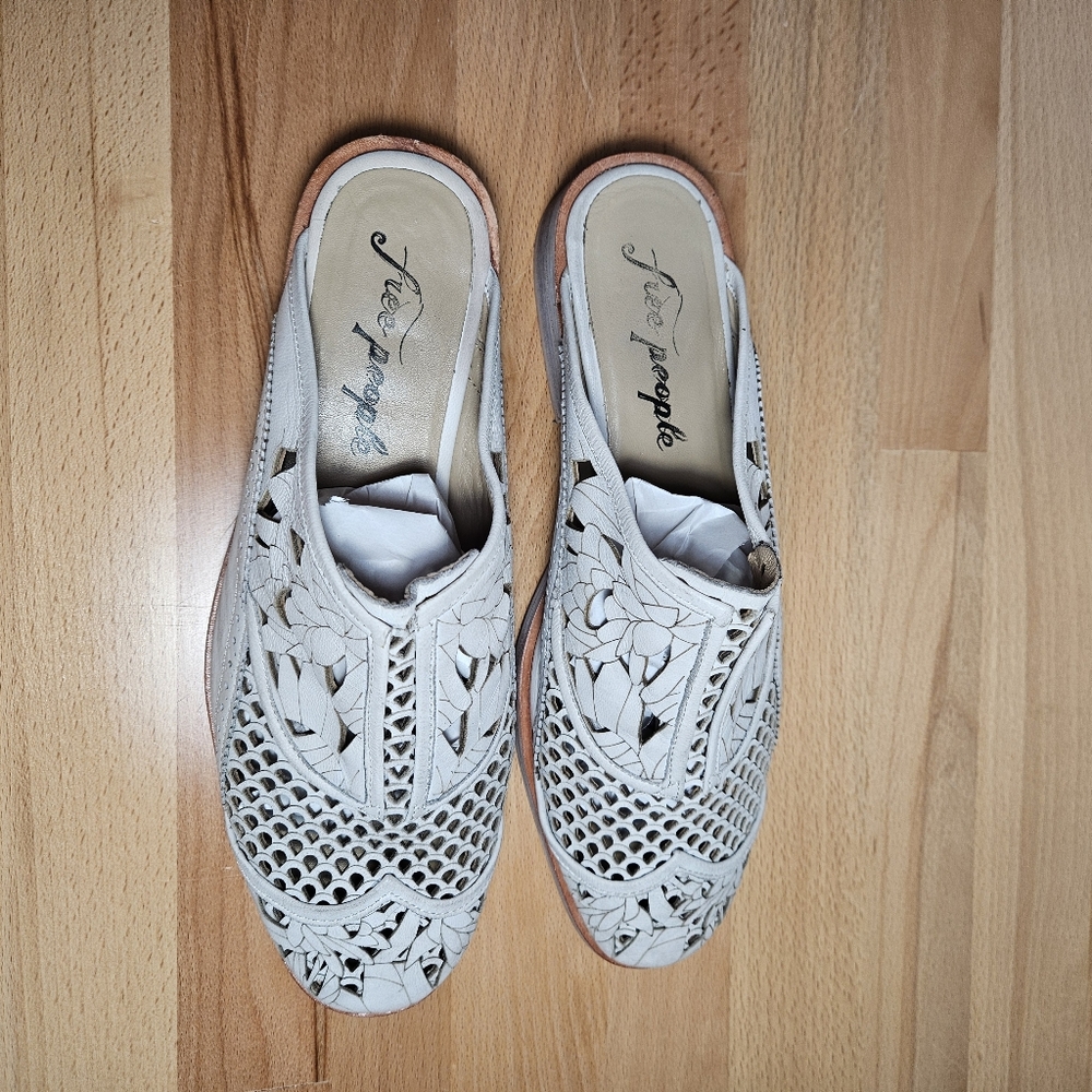 Free People Paramount Mule Cutout Slides - Picture 7 of 9